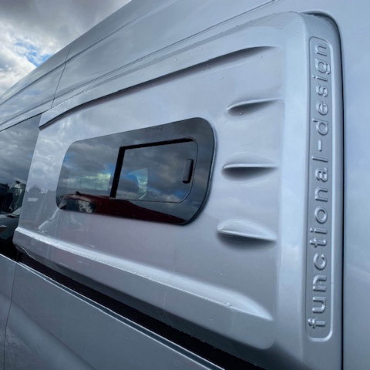 Longsleeper left (Sprinter from '06 / Crafter from '06 to '16)